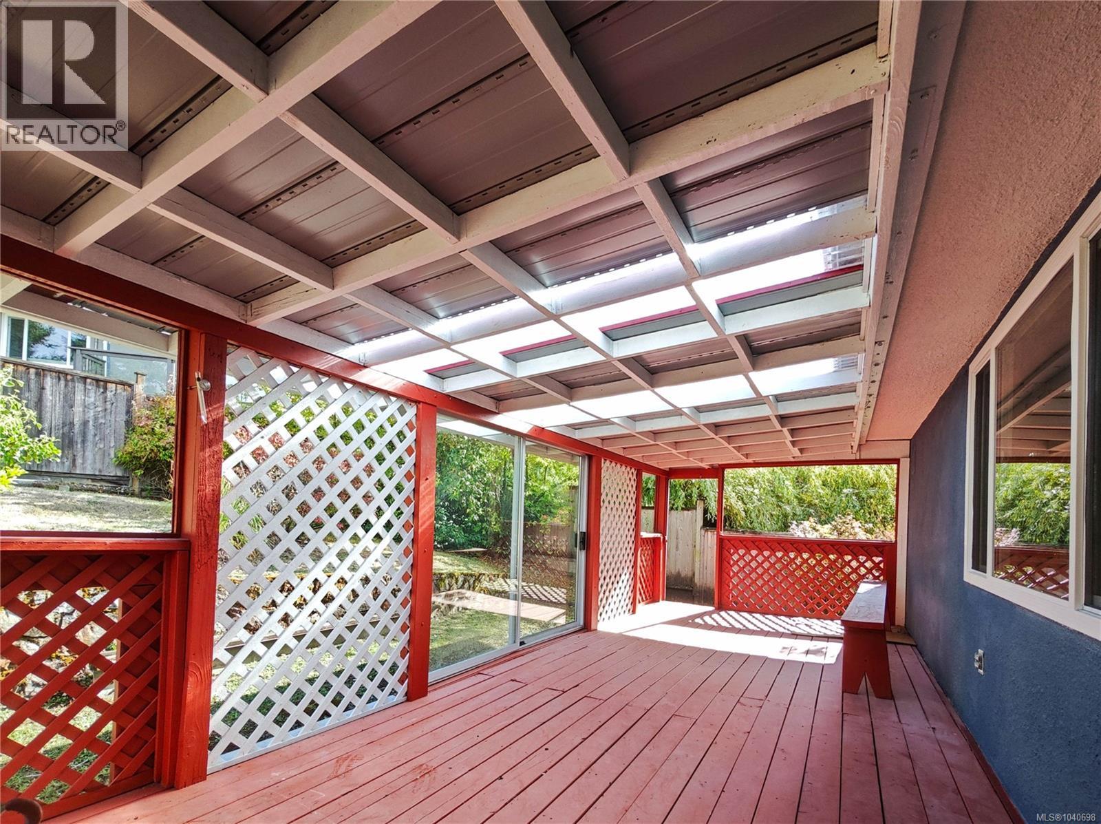 3933 Saanich Rd - 29