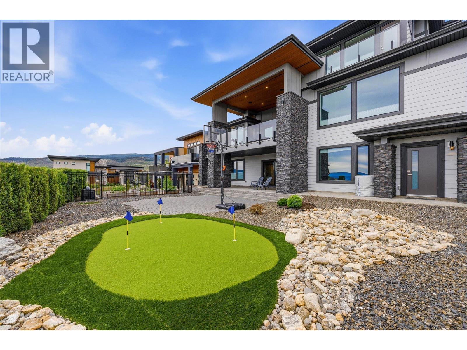 1088 Clarance Avenue, Kelowna