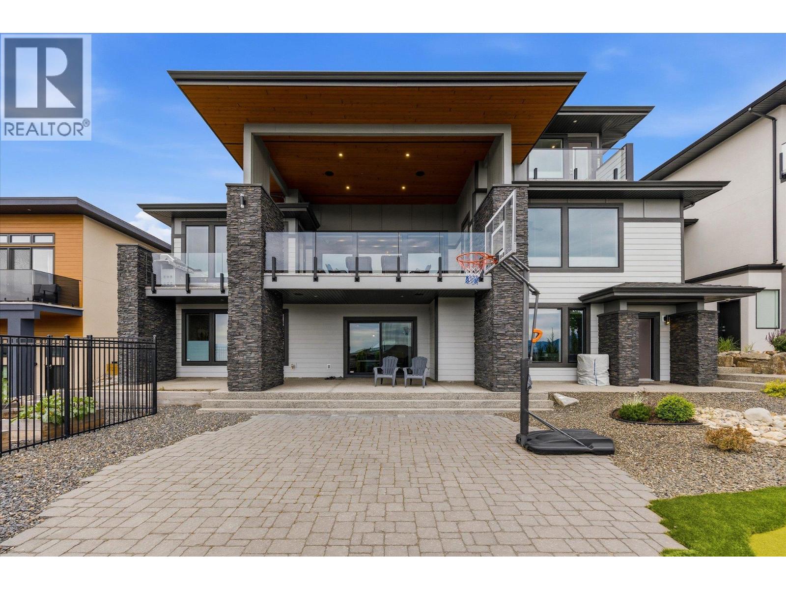 1088 Clarance Avenue, Kelowna