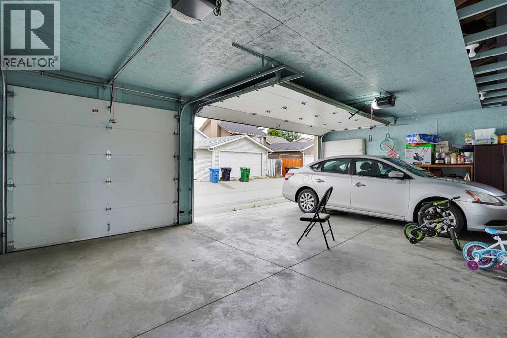 Triple Car Garage