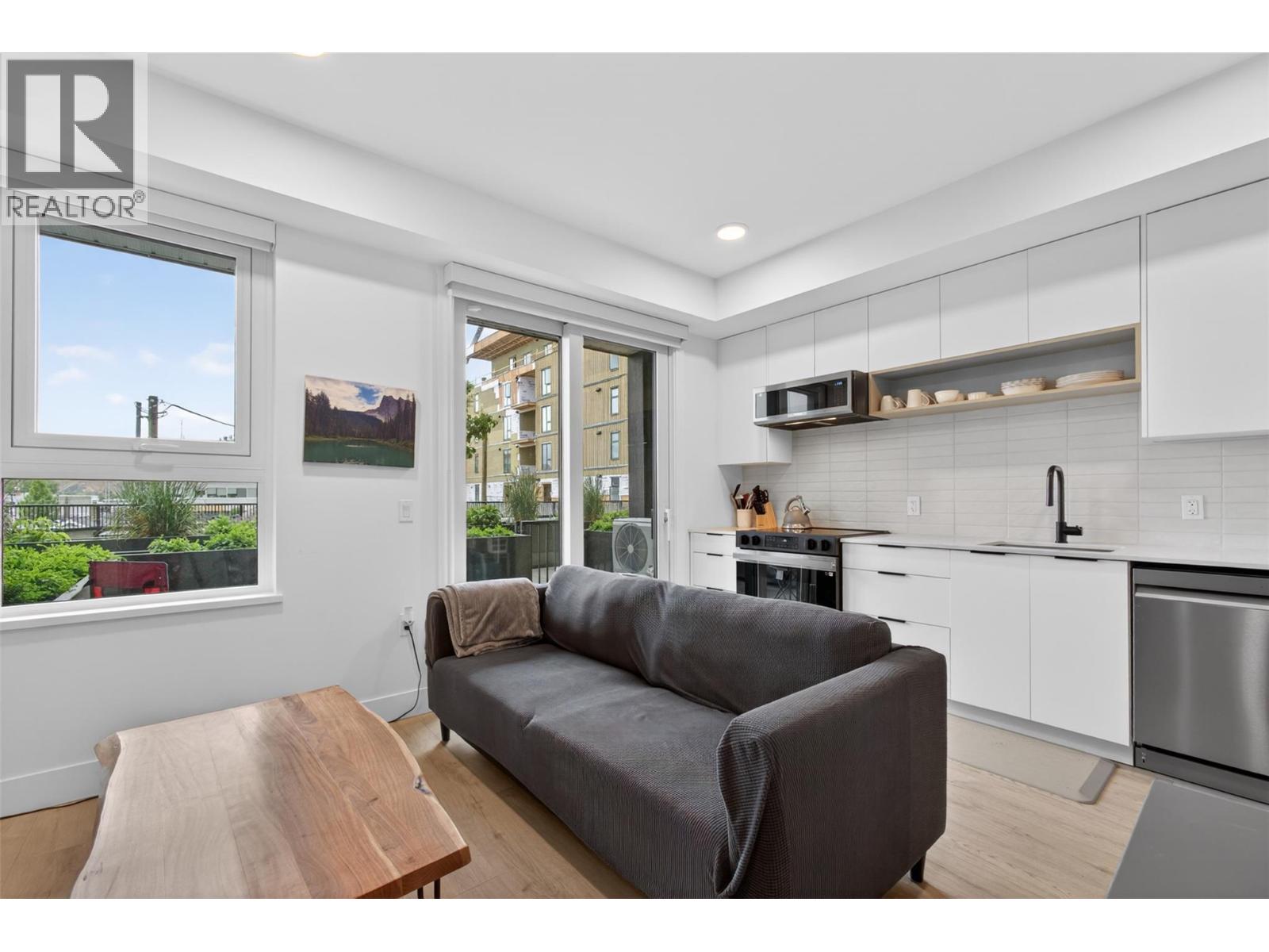 #211 620 Coronation Avenue - 7