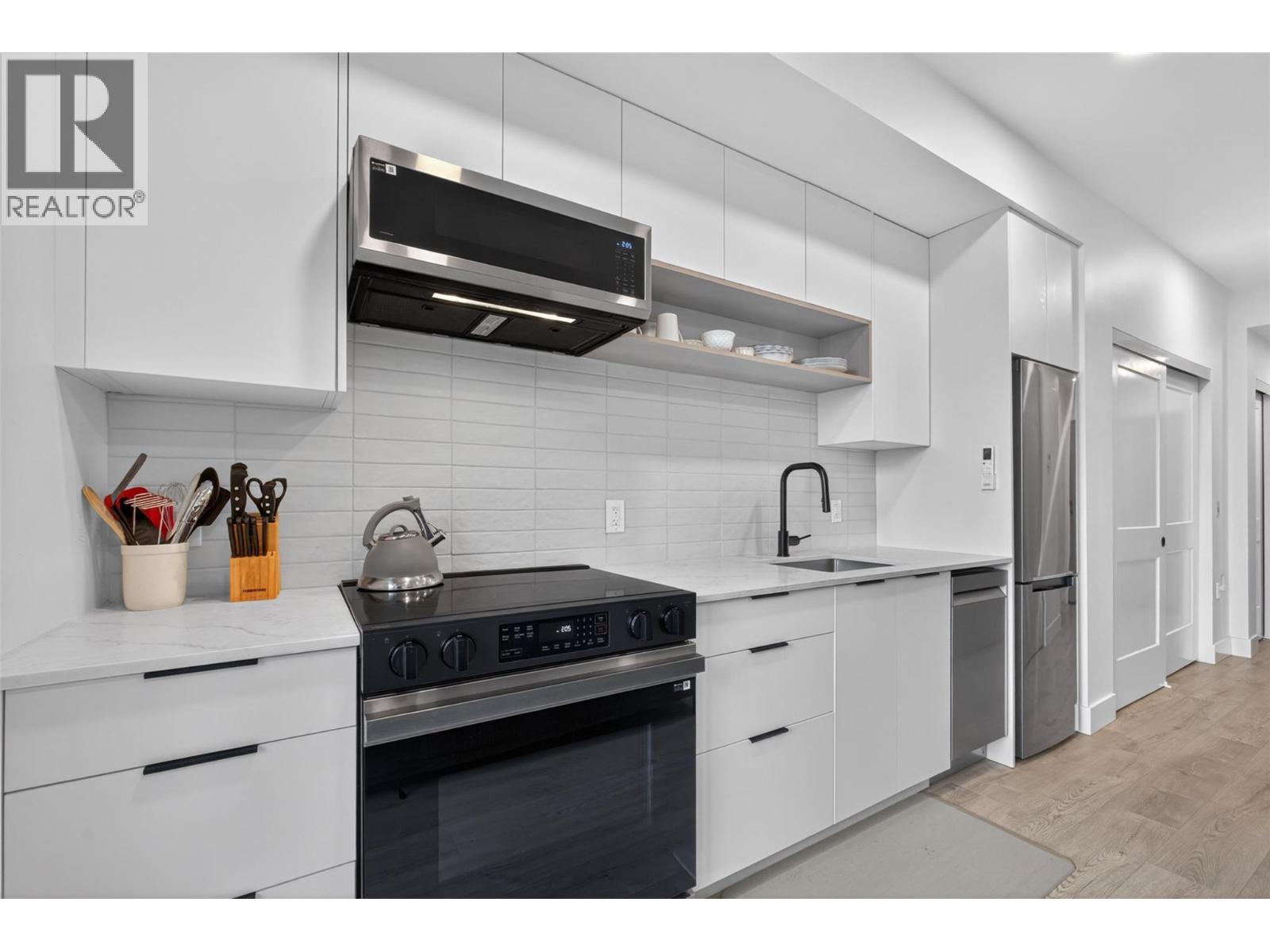 #211 620 Coronation Avenue - 6