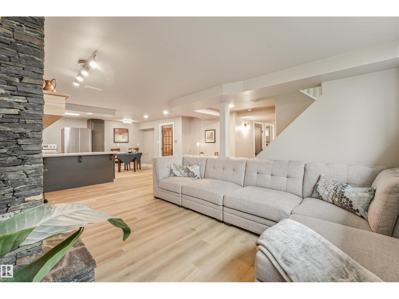 13427 111 ST NW - photo 4
