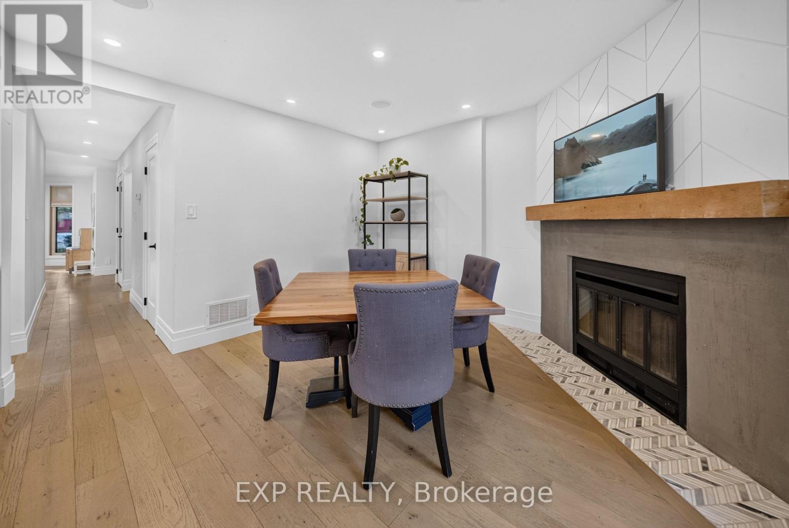 1158 CAMPBELL COURT - 25