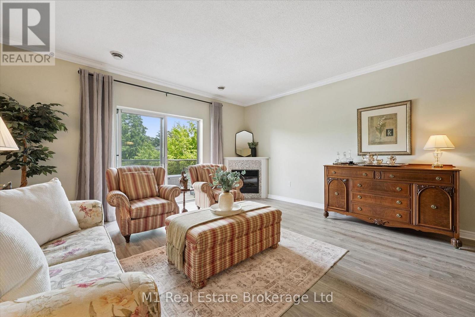 #207 60 WYNDHAM STREET S - 17