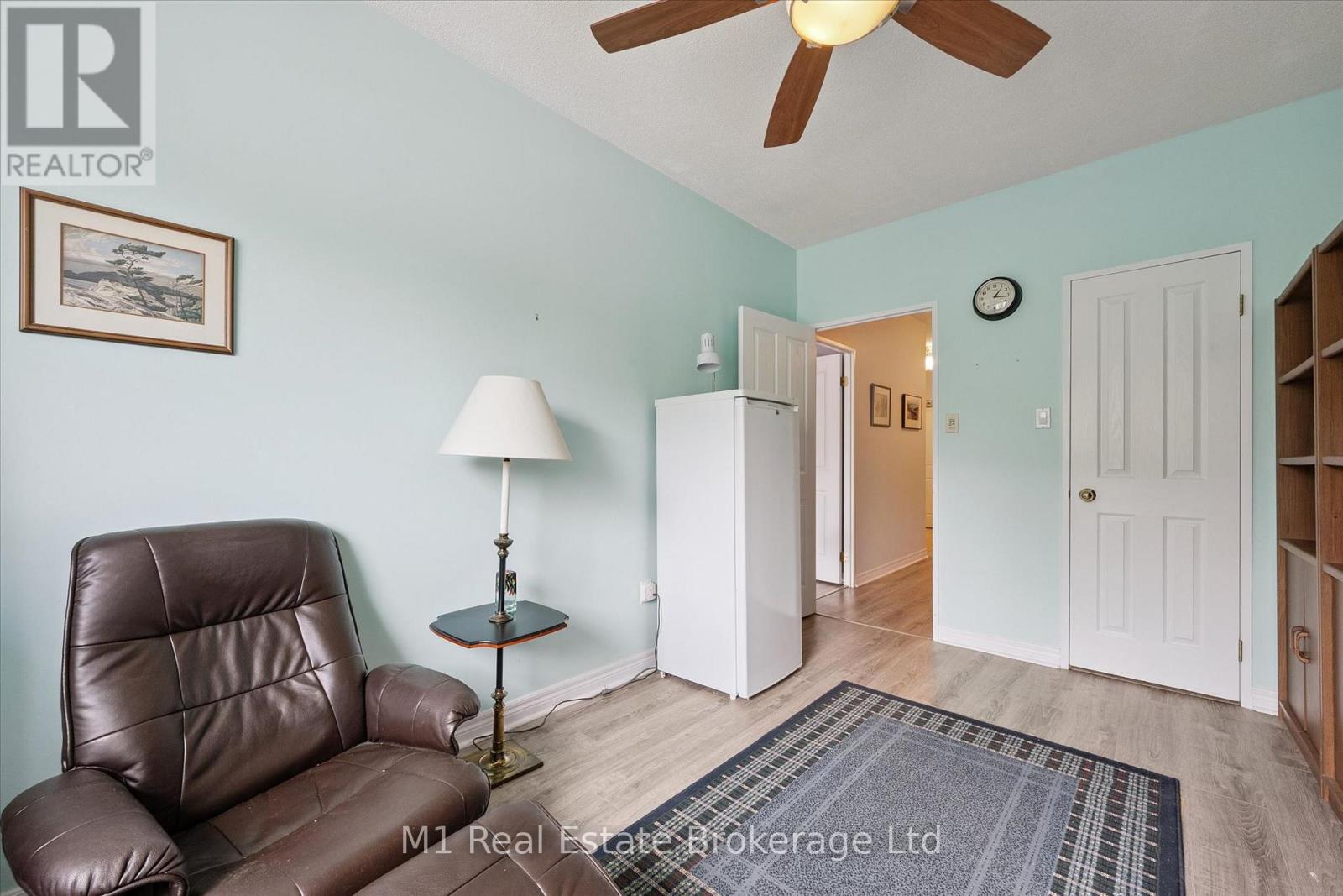 #207 60 WYNDHAM STREET S - 32