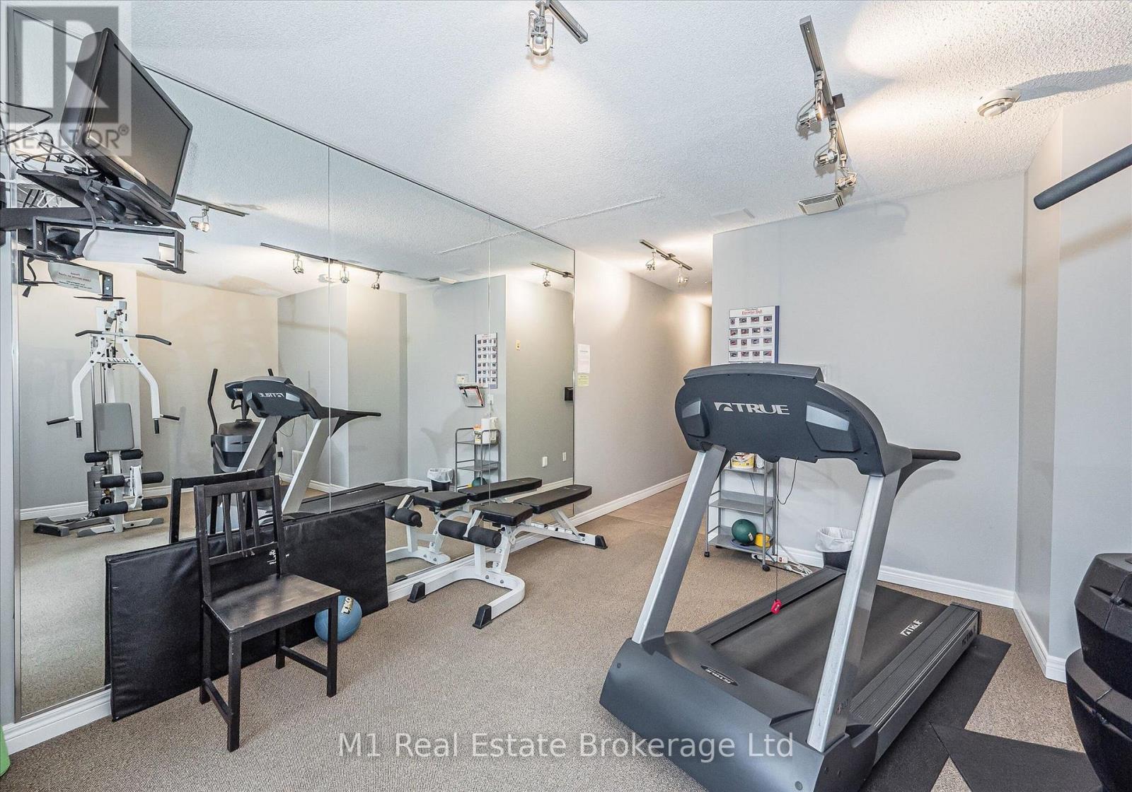#207 60 WYNDHAM STREET S - 42