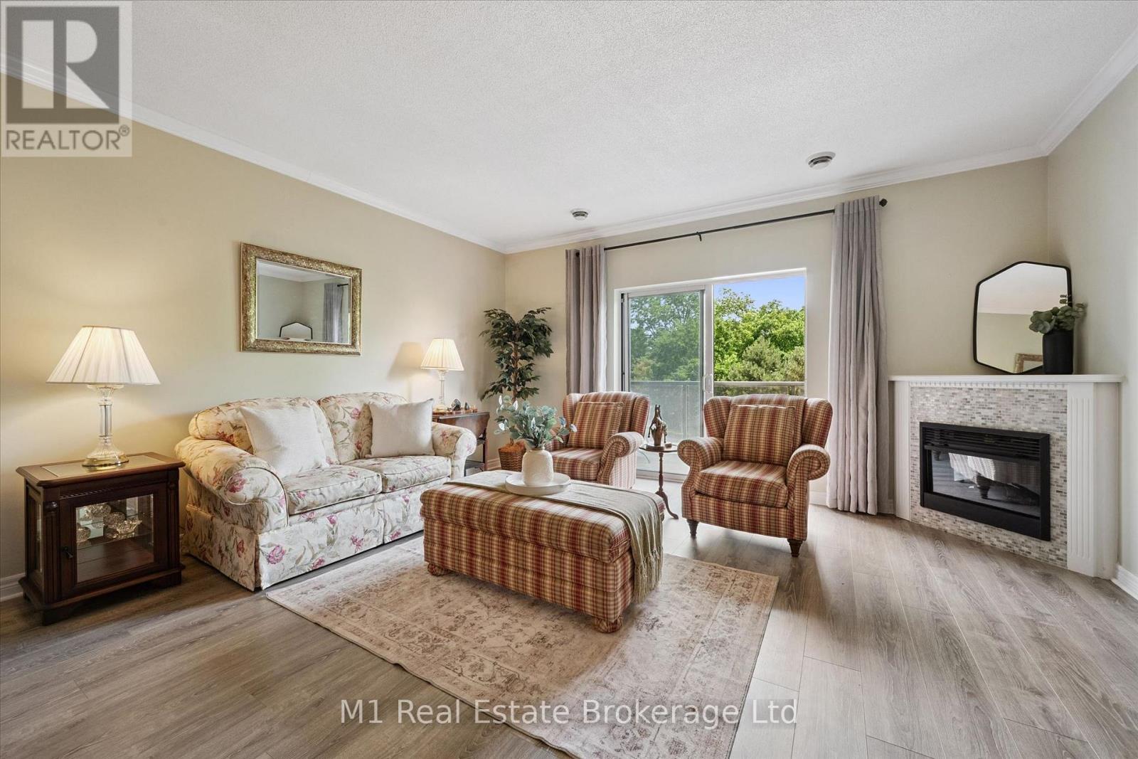 #207 60 WYNDHAM STREET S - 16