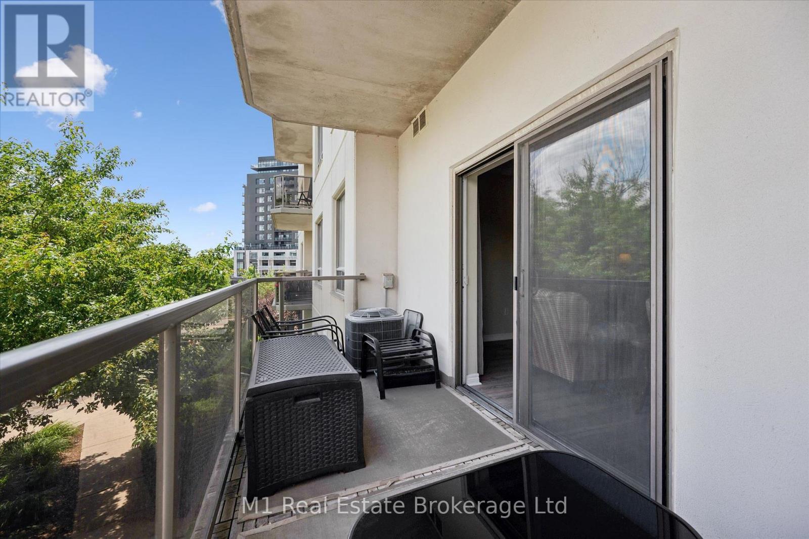 #207 60 WYNDHAM STREET S - 34