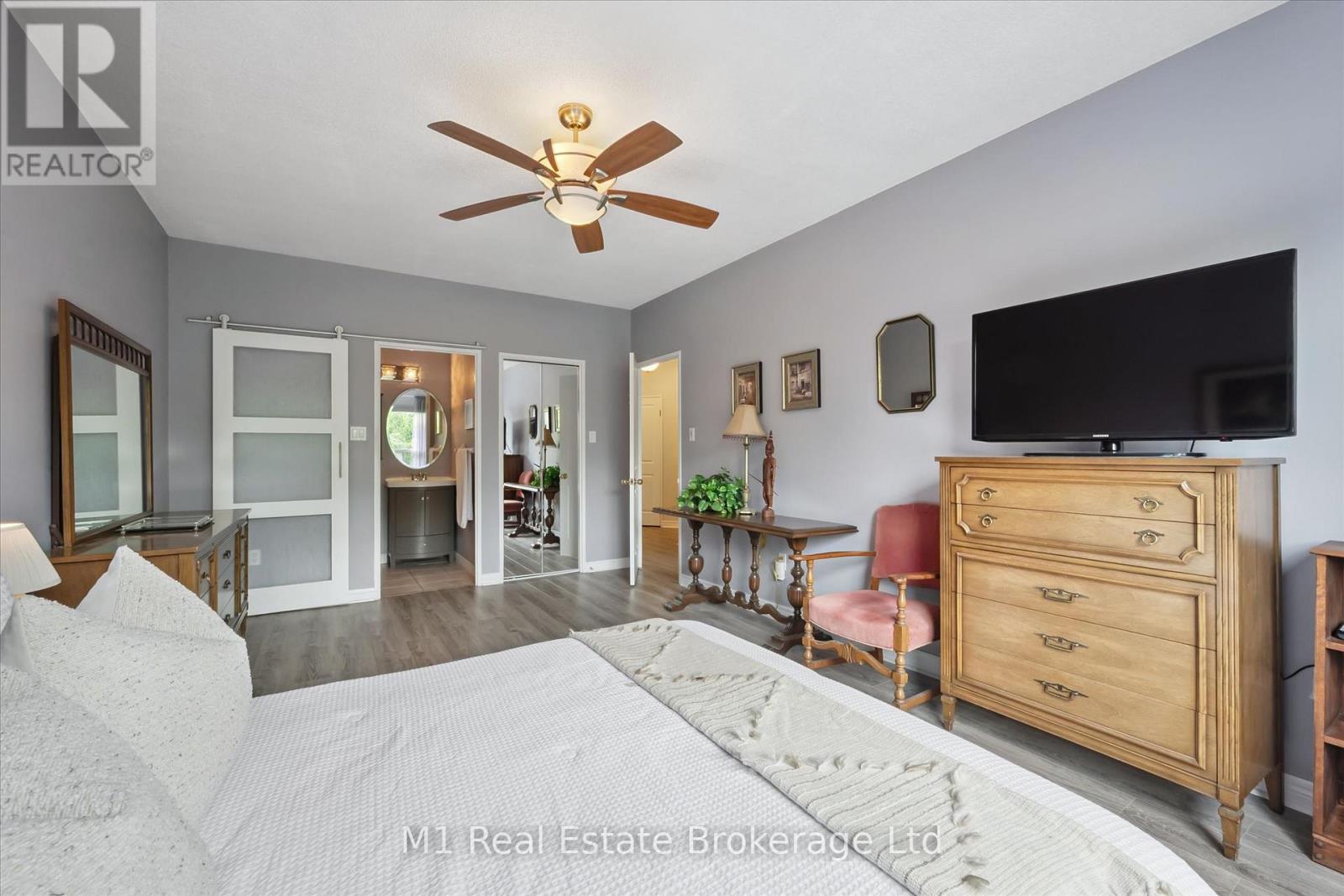 #207 60 WYNDHAM STREET S - 28