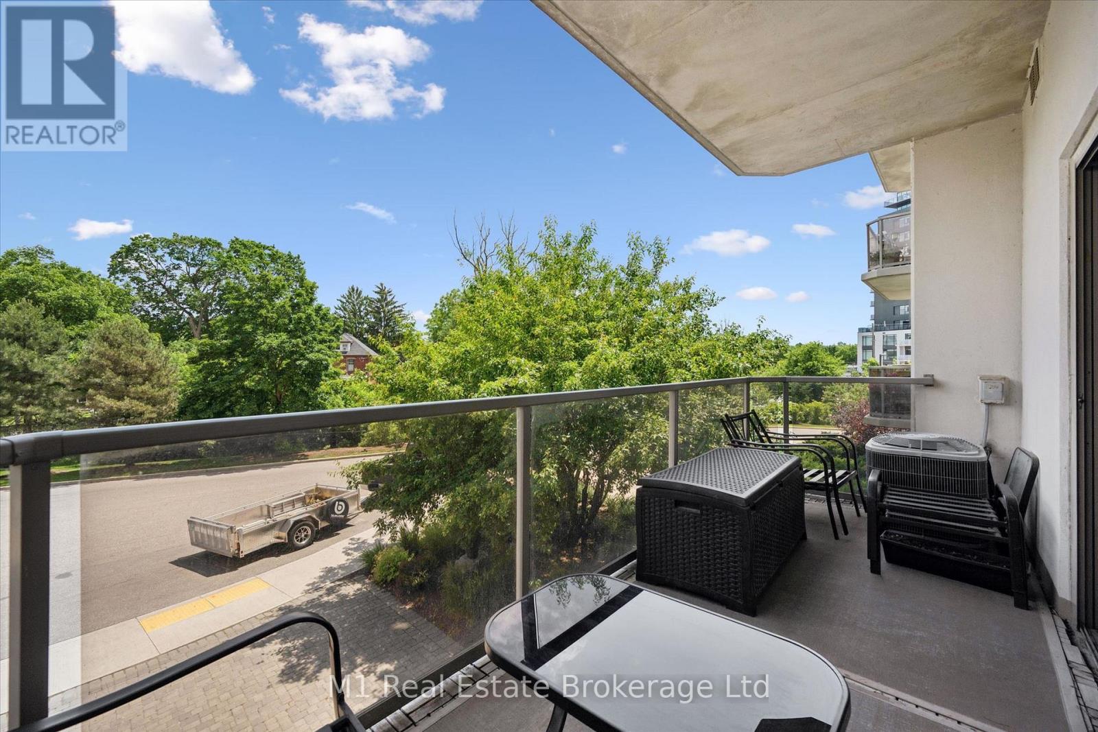 #207 60 WYNDHAM STREET S - 35