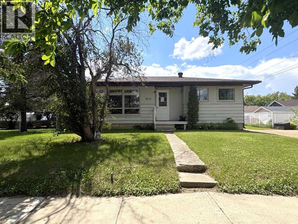 4812 47 Avenue - 1