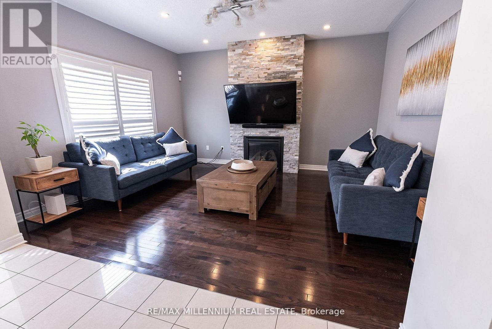 19 BELLOTTI CRESCENT - 16