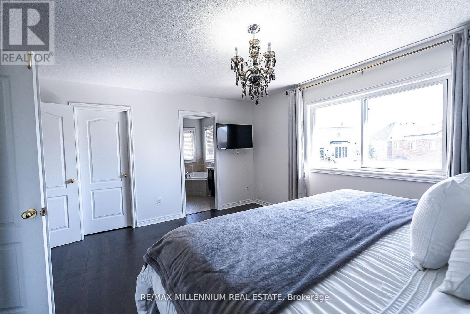 19 BELLOTTI CRESCENT - 28