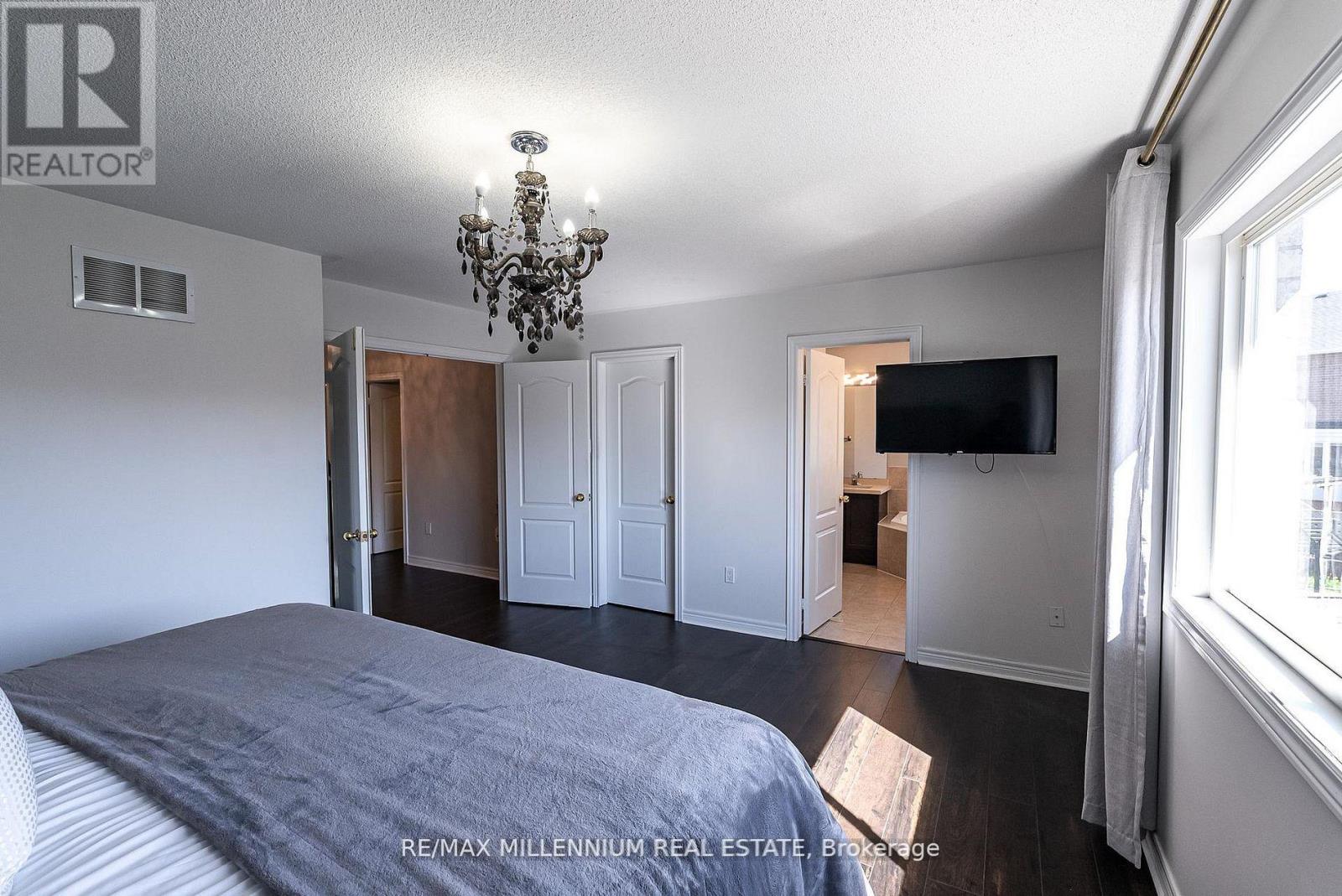 19 BELLOTTI CRESCENT - 29