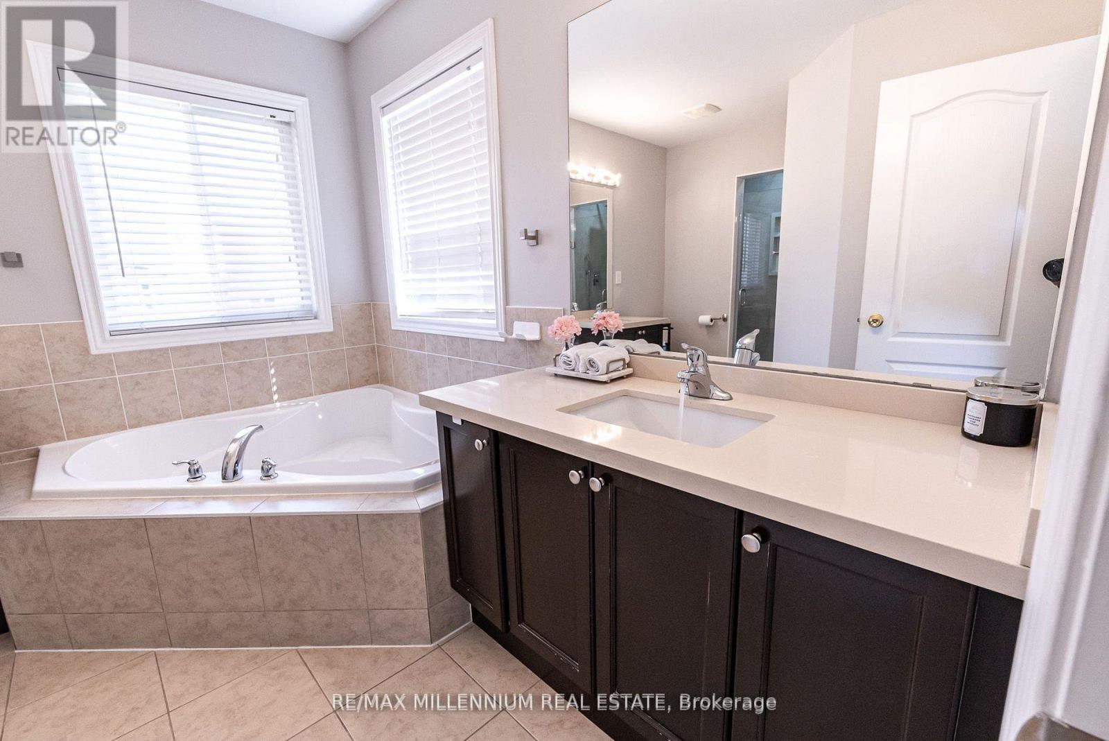 19 BELLOTTI CRESCENT - 31