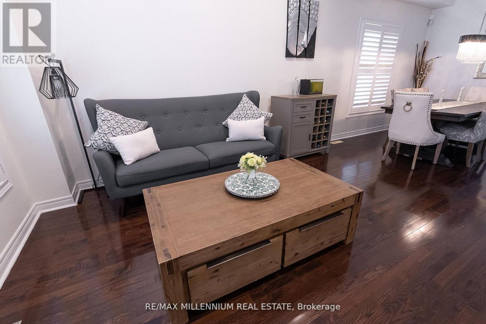 19 BELLOTTI CRESCENT - 6