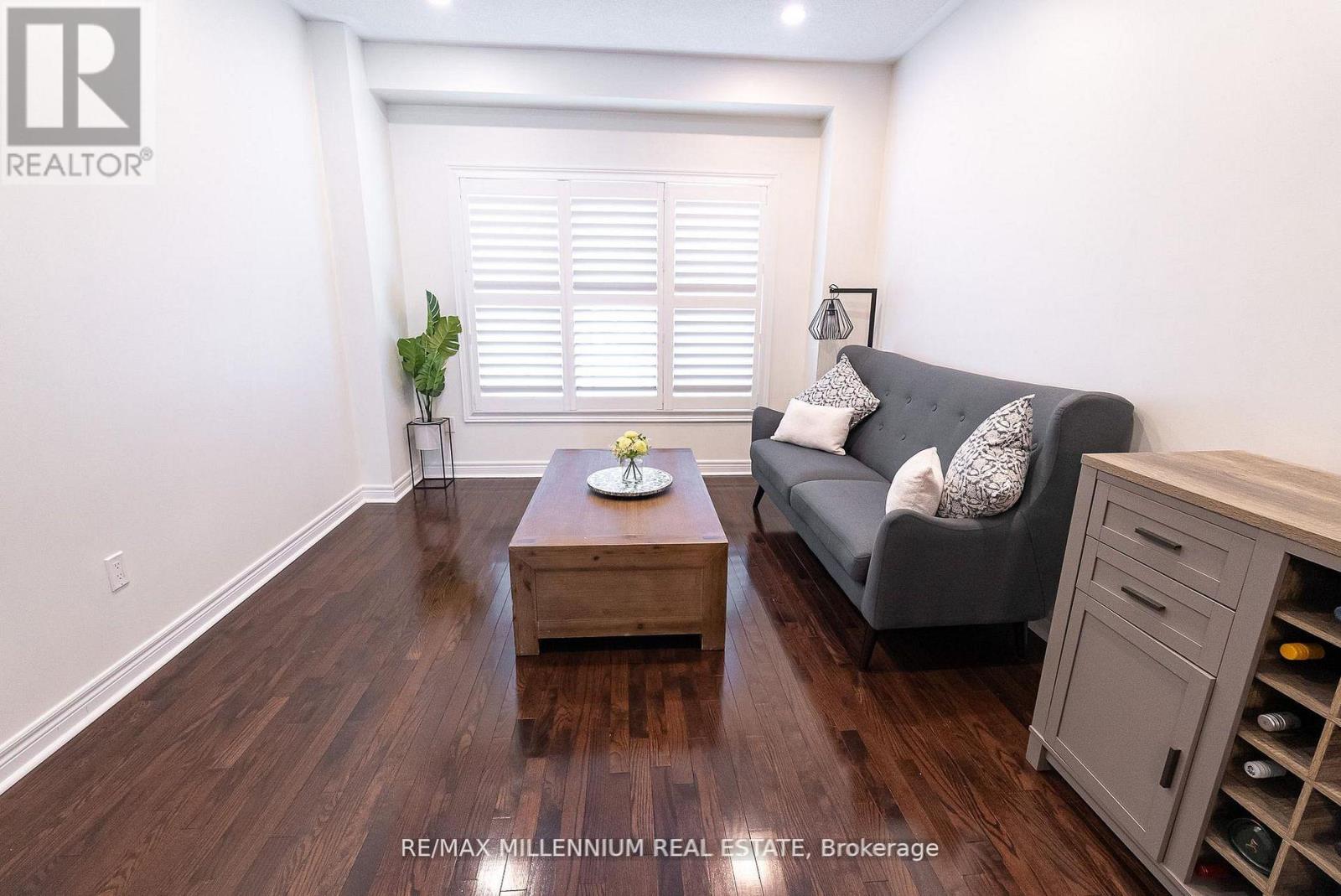 19 BELLOTTI CRESCENT - 9
