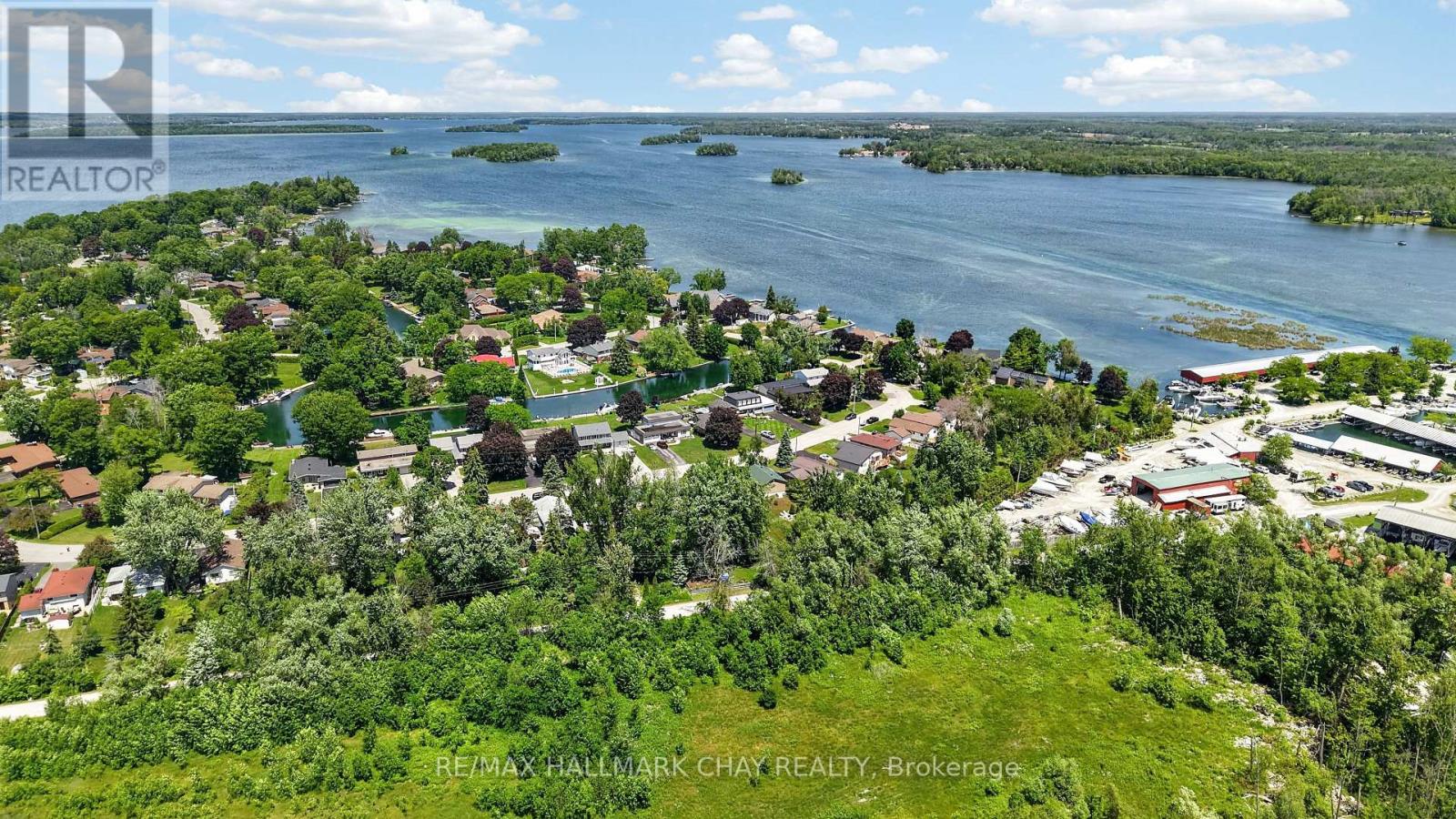 465 MOONEY CRESCENT - 21