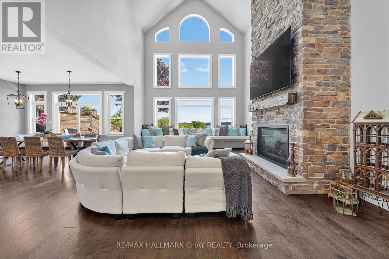 465 MOONEY CRESCENT - 28