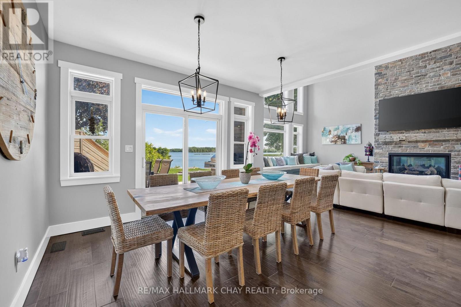465 MOONEY CRESCENT - 32