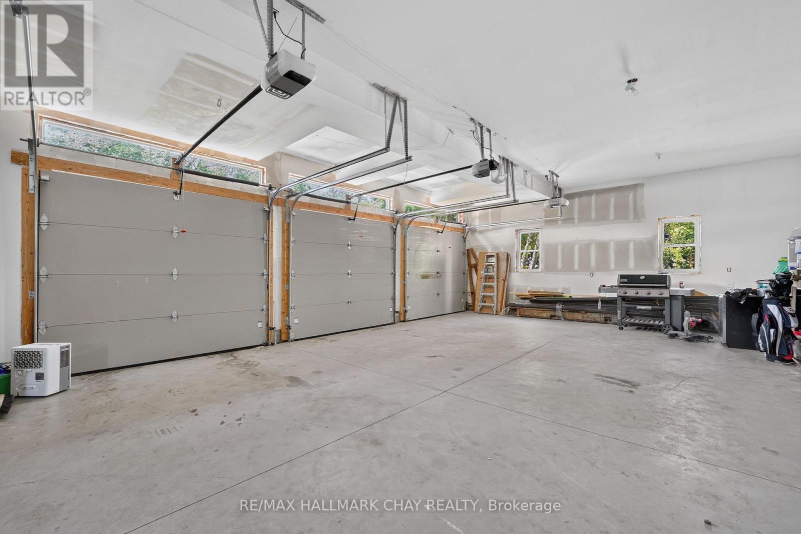 465 MOONEY CRESCENT - 36