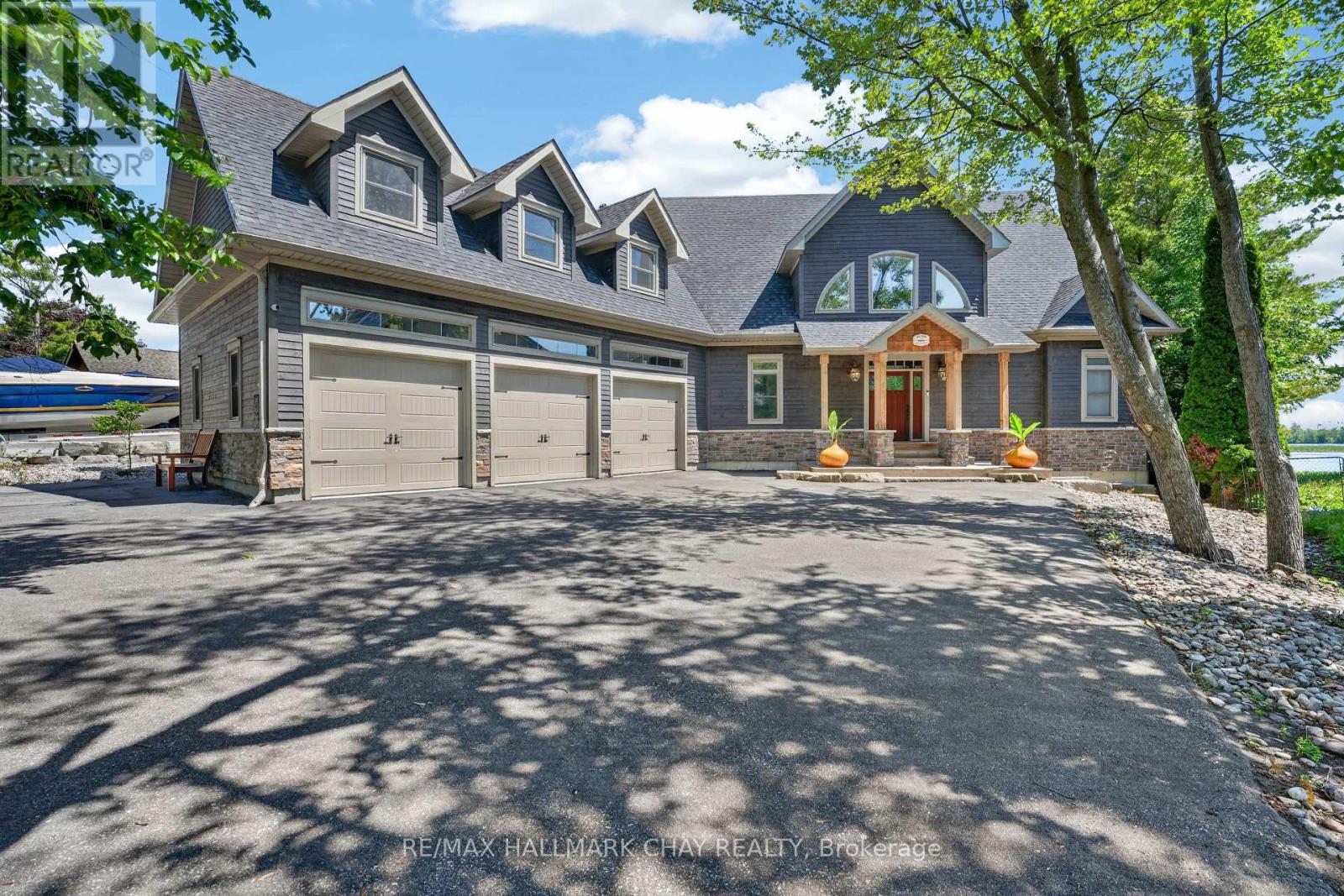465 MOONEY CRESCENT - 4