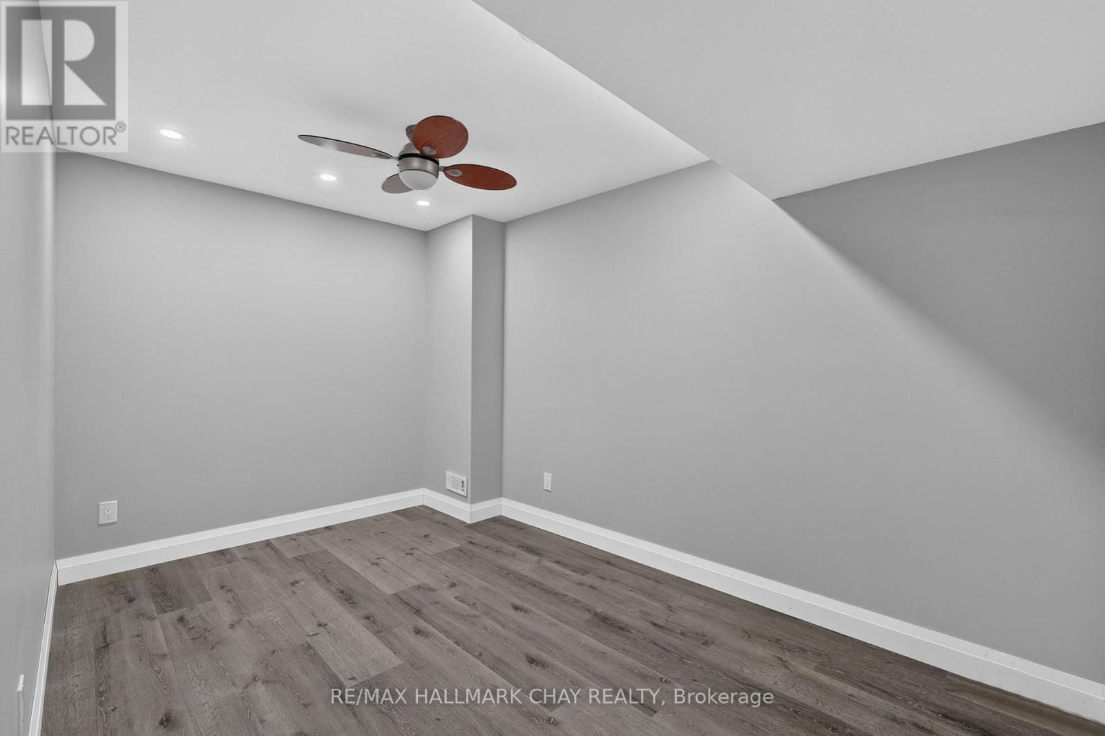 465 MOONEY CRESCENT - 47