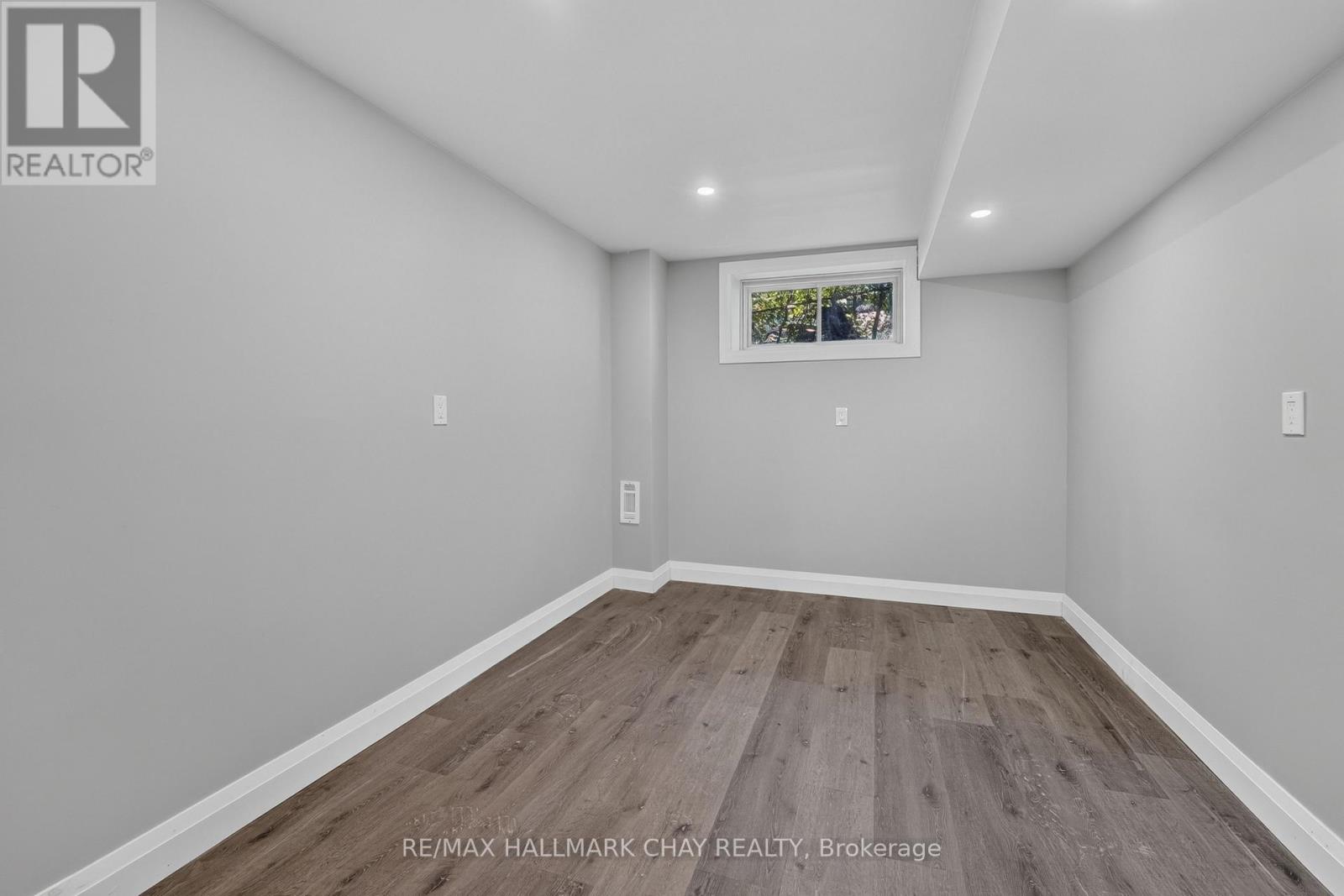465 MOONEY CRESCENT - 48