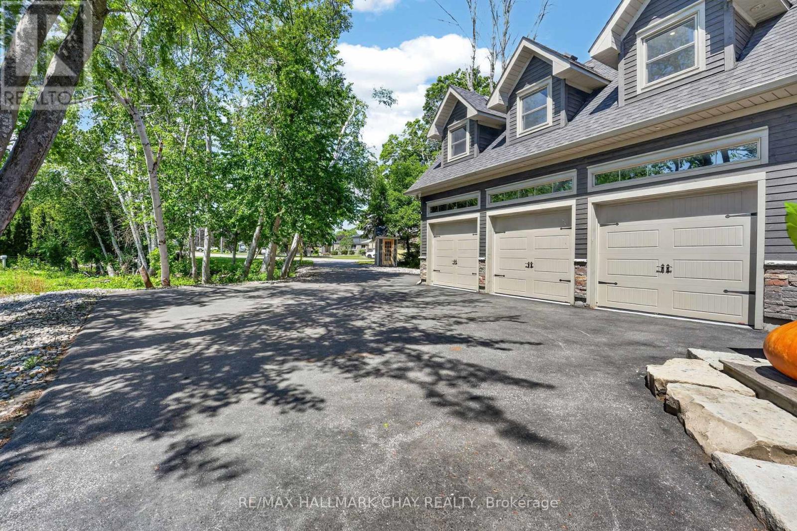 465 MOONEY CRESCENT - 7