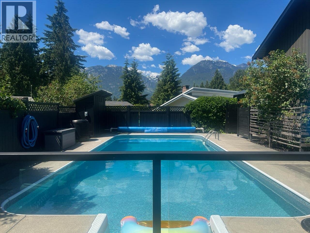 2539 JURA CRESCENT, Squamish