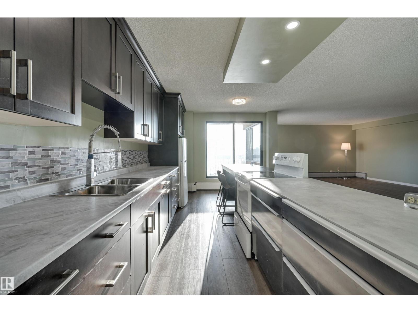 #1003 10155 114 ST NW - 3