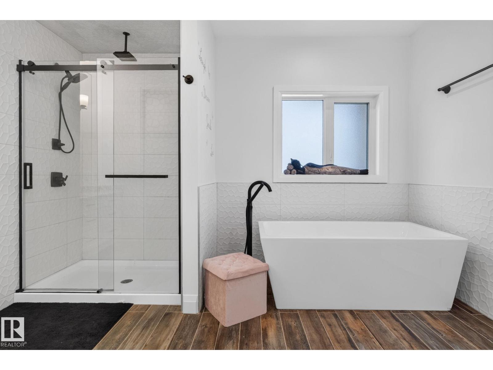 5928 30 ST NE - 32