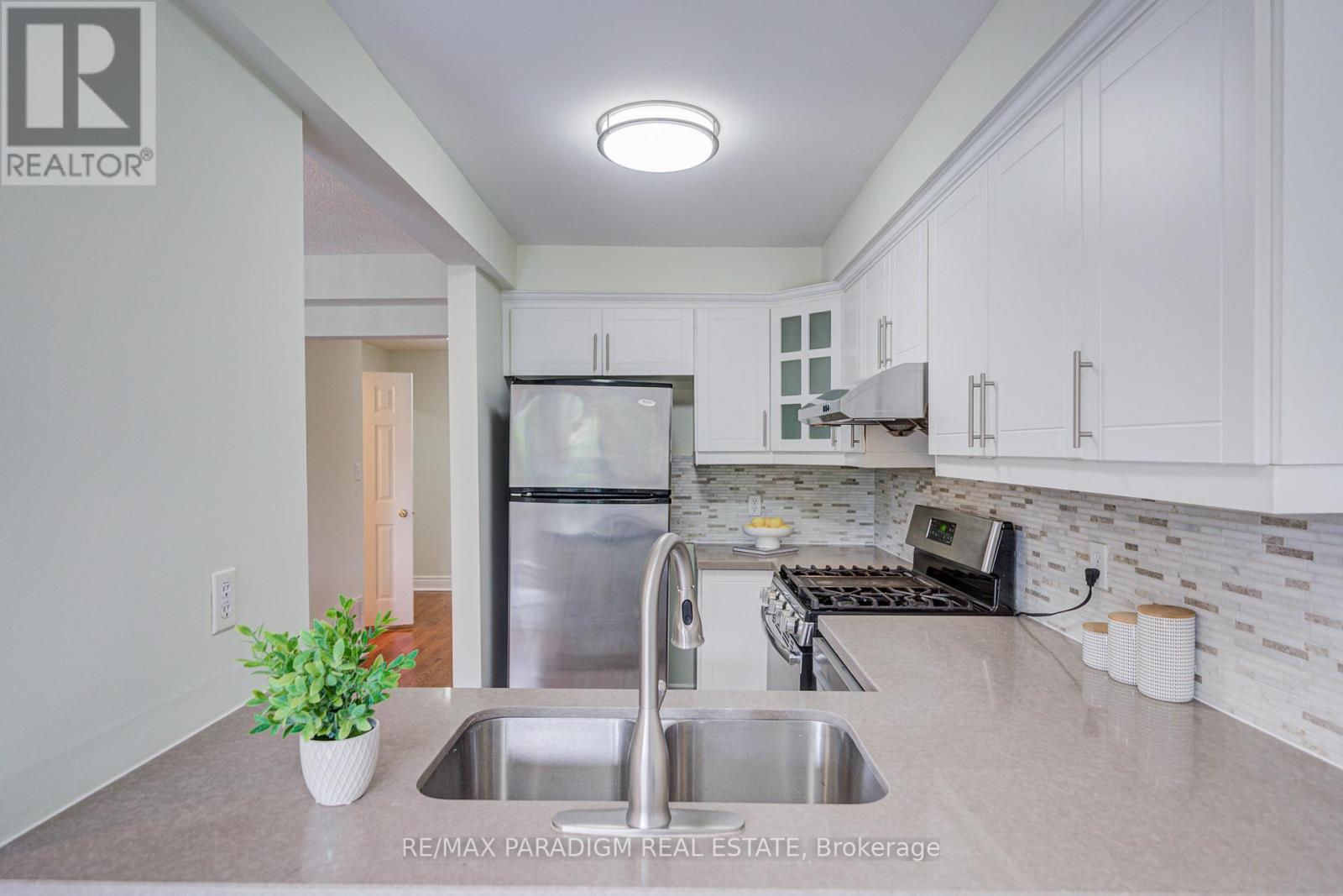 #52 5420 FALLINGBROOK DRIVE - 19