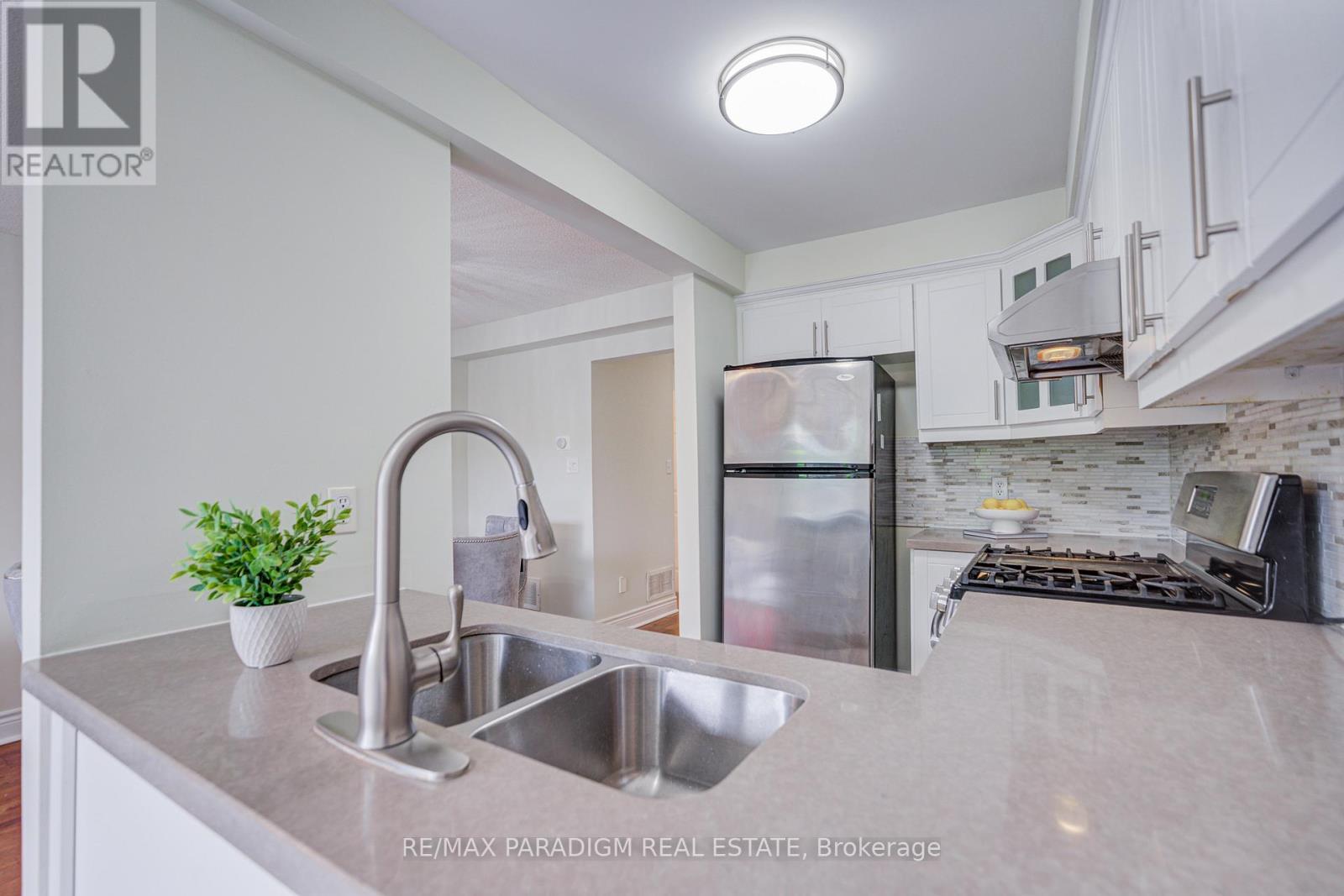 #52 5420 FALLINGBROOK DRIVE - 20