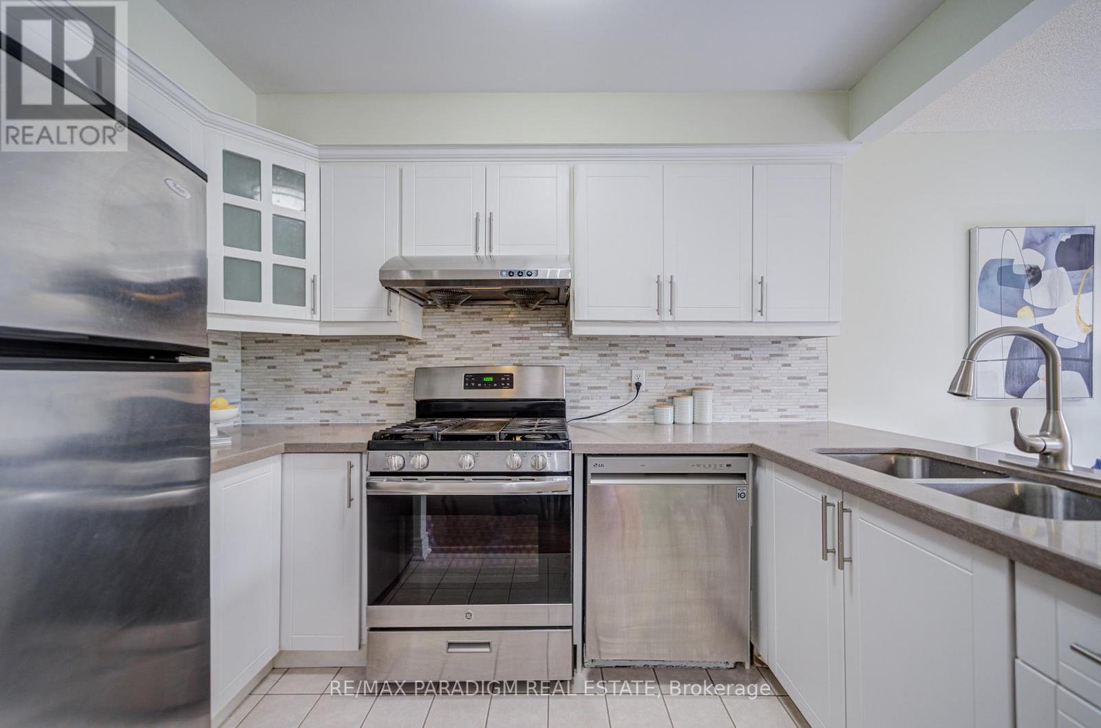 #52 5420 FALLINGBROOK DRIVE - 21