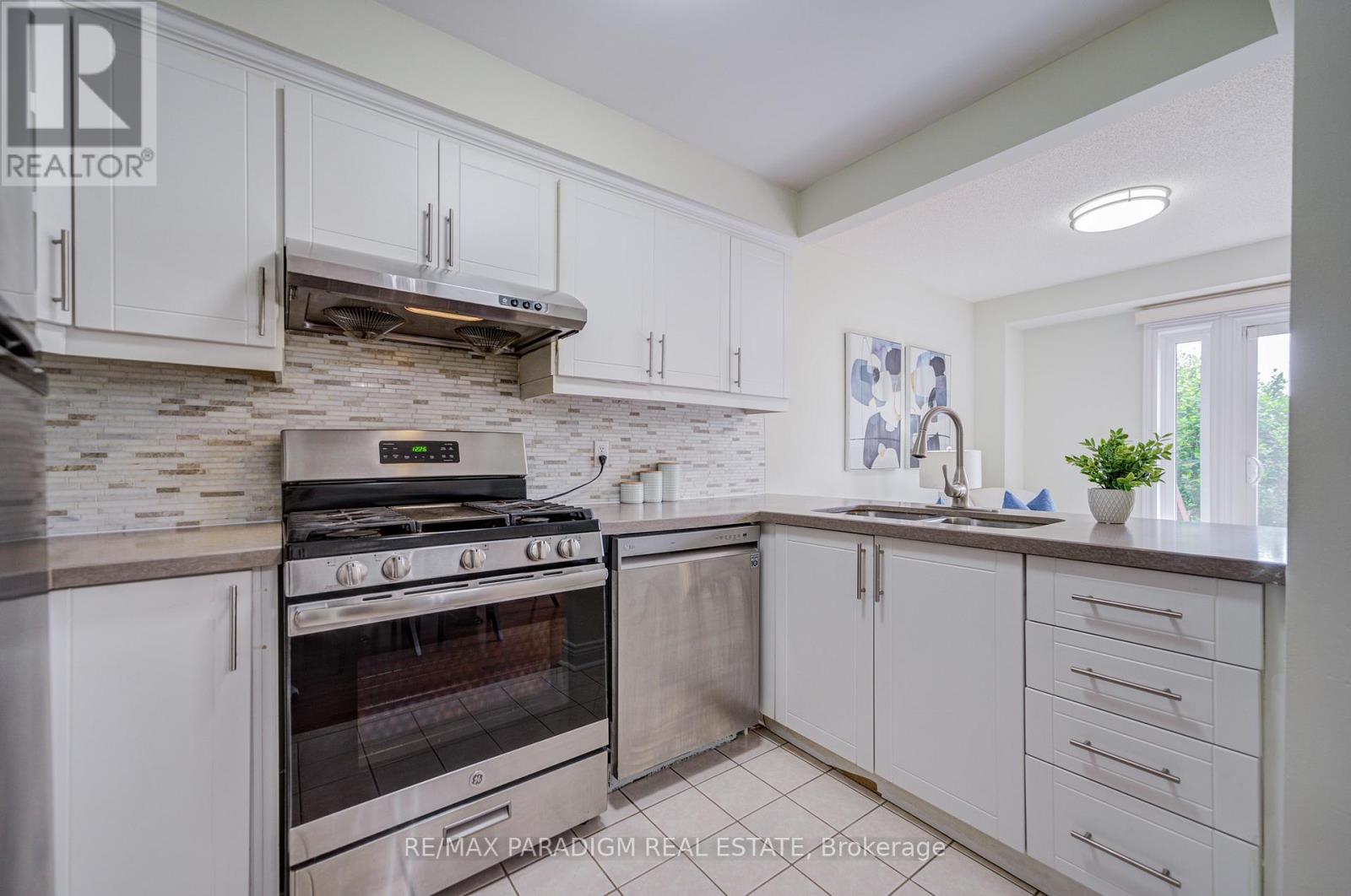 #52 5420 FALLINGBROOK DRIVE - 22