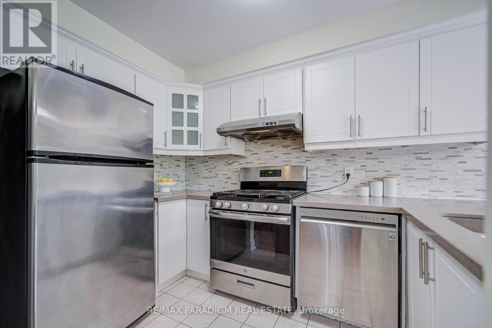 #52 5420 FALLINGBROOK DRIVE - 23