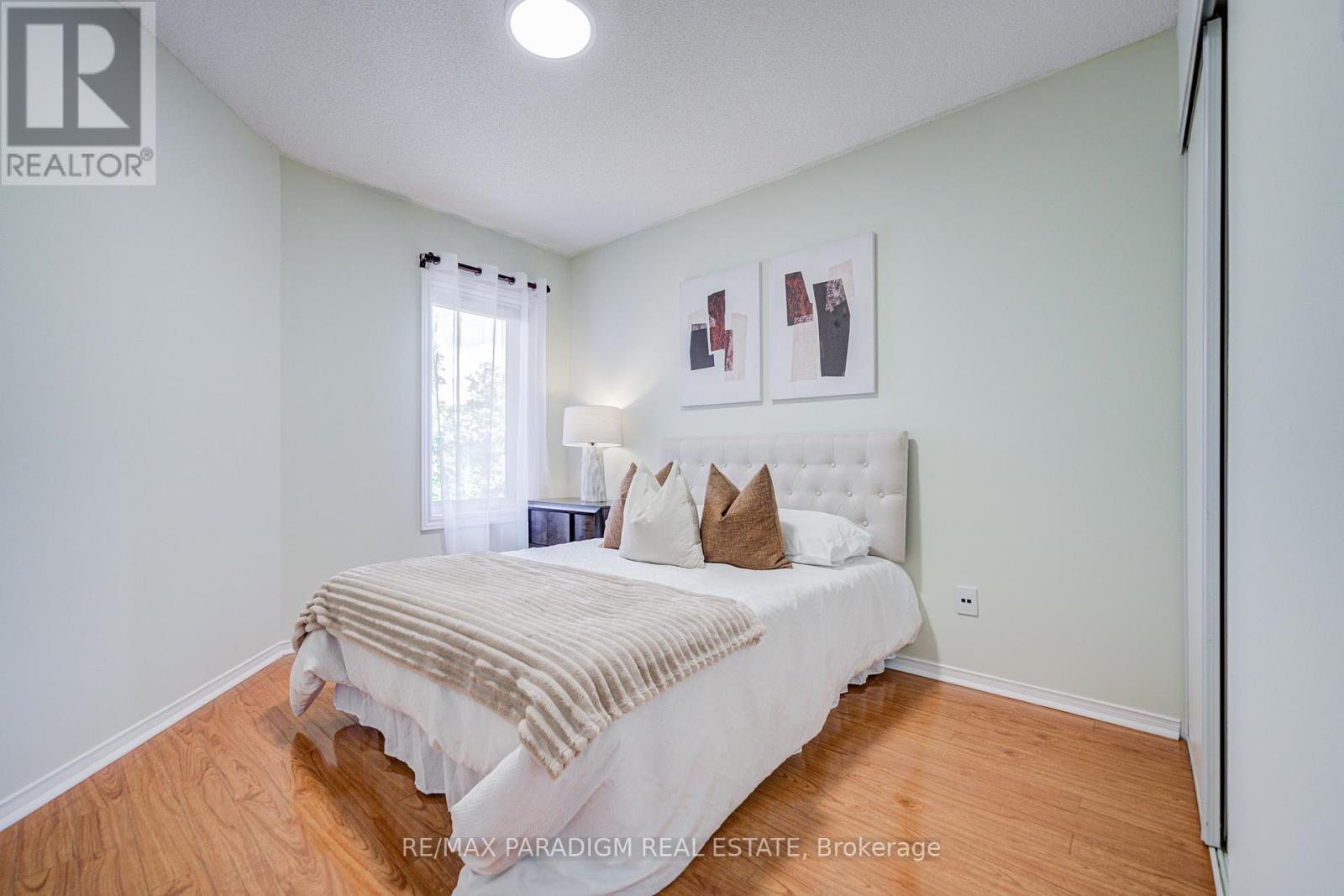 #52 5420 FALLINGBROOK DRIVE - 33