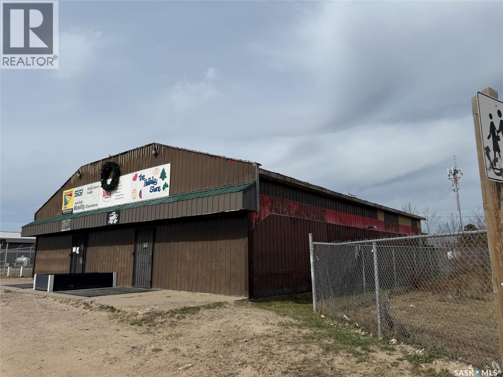145 La Loche AVENUE - photo 2