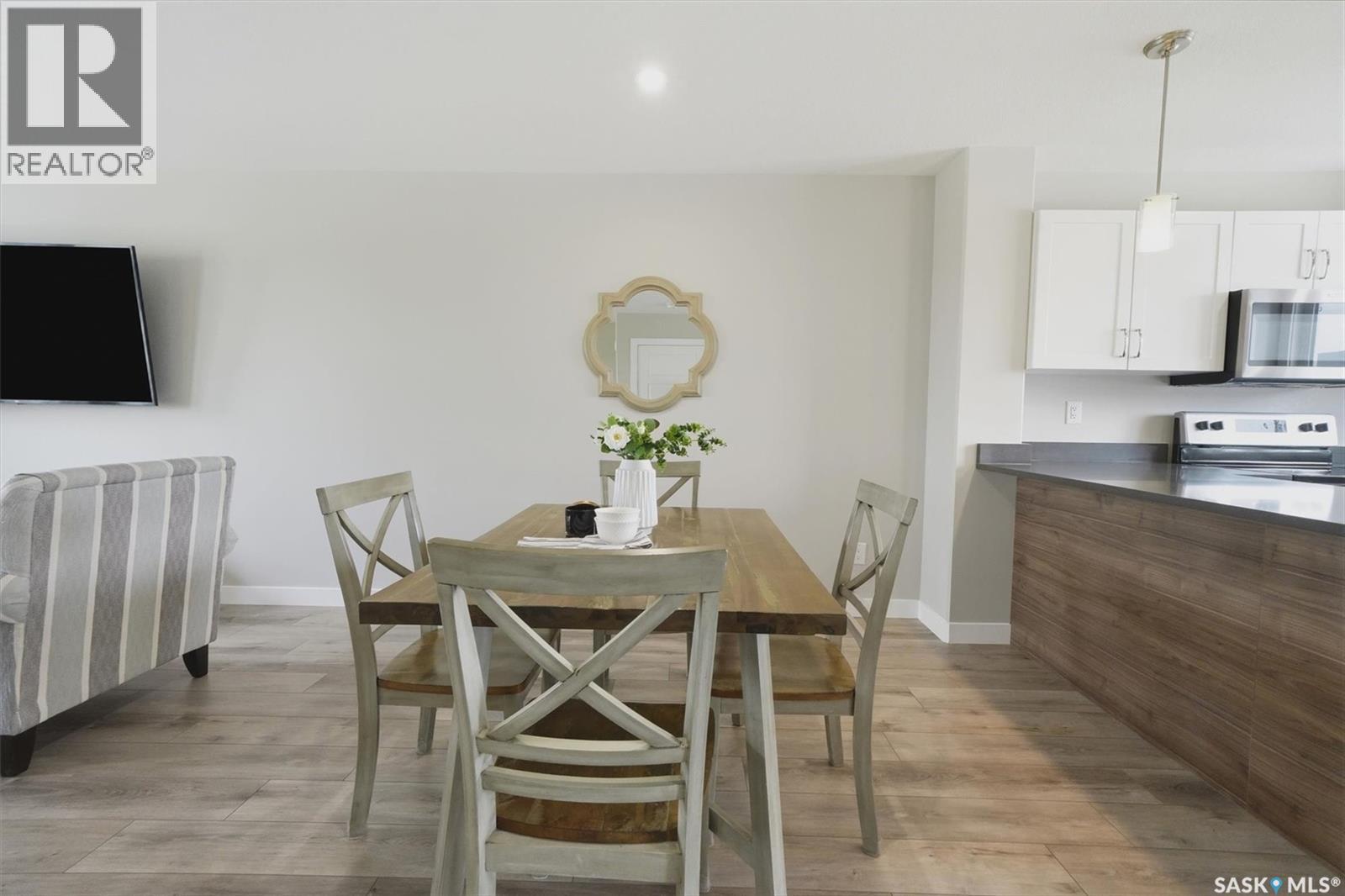 #348 McOrmond DRIVE - 11