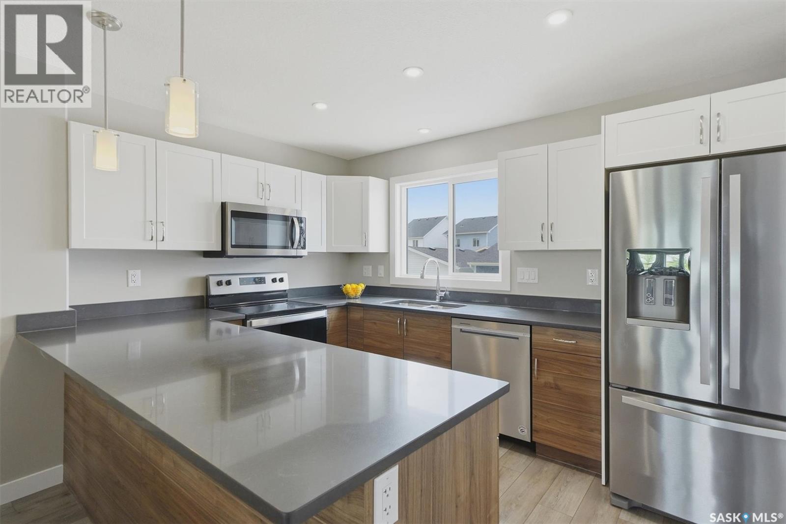 #348 McOrmond DRIVE - 13