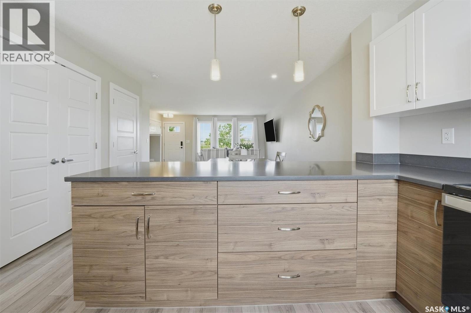 #348 McOrmond DRIVE - 16
