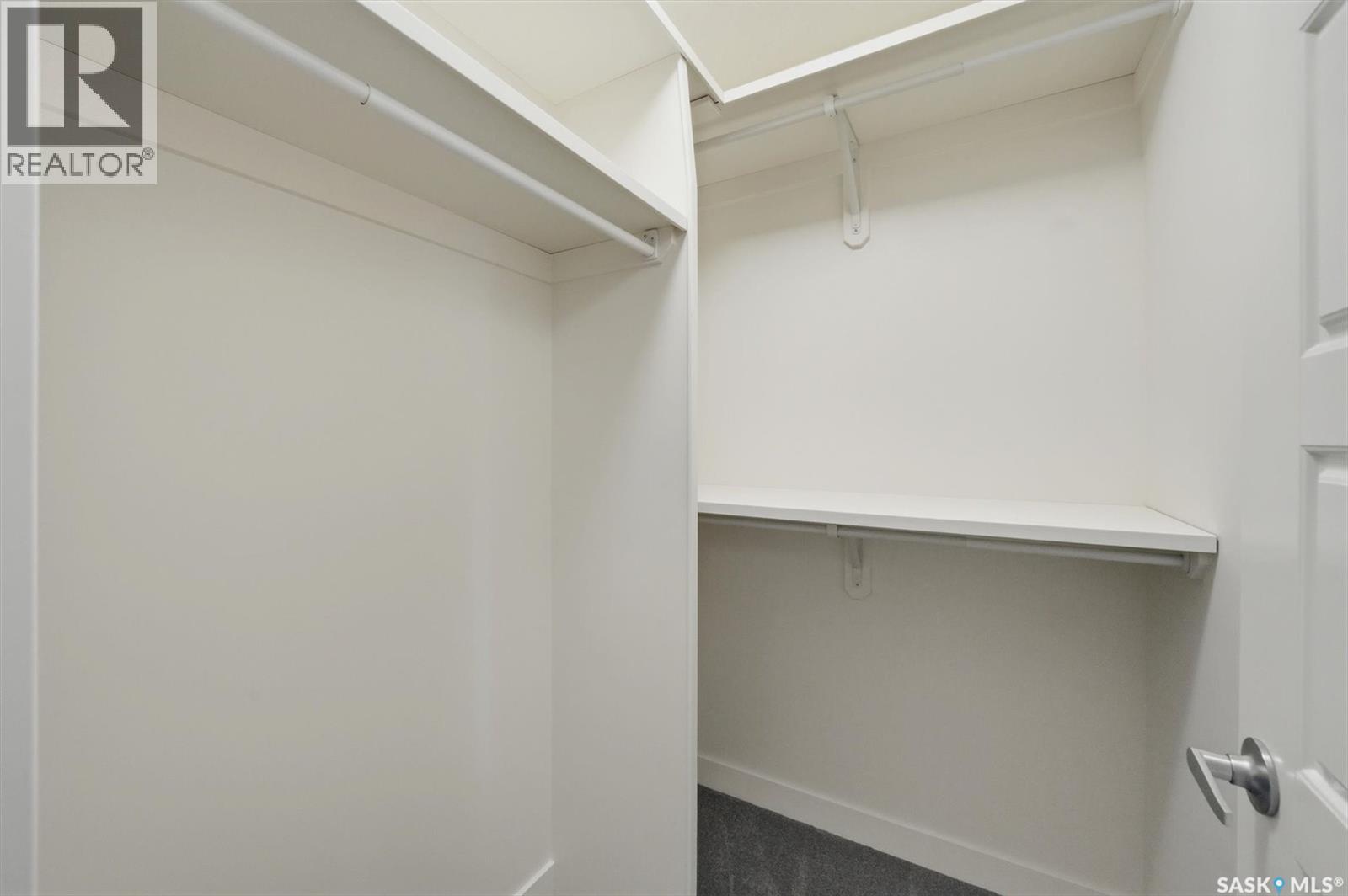 #348 McOrmond DRIVE - 22