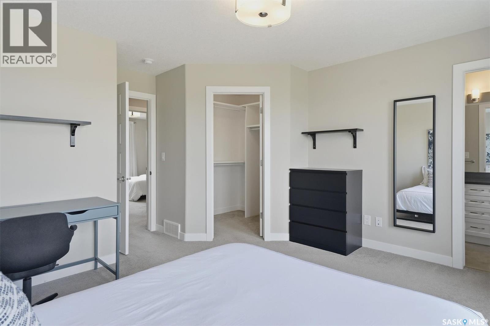 #348 McOrmond DRIVE - 27