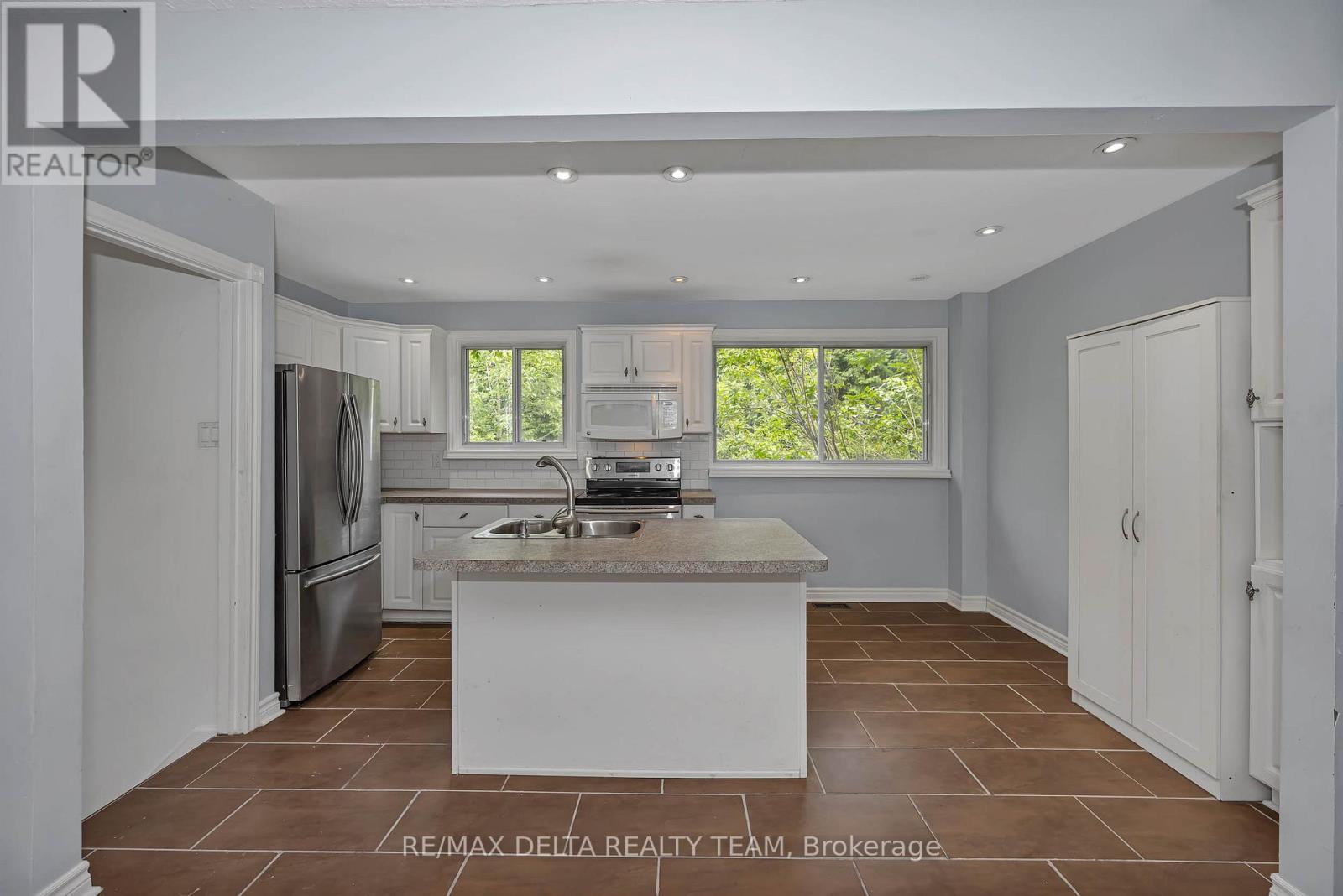 3 Bed, 2 Bath House for Sale in Ottawa – 841 BALSAM DRIVE, Ottawa – MLS# X13464896 - Image 13