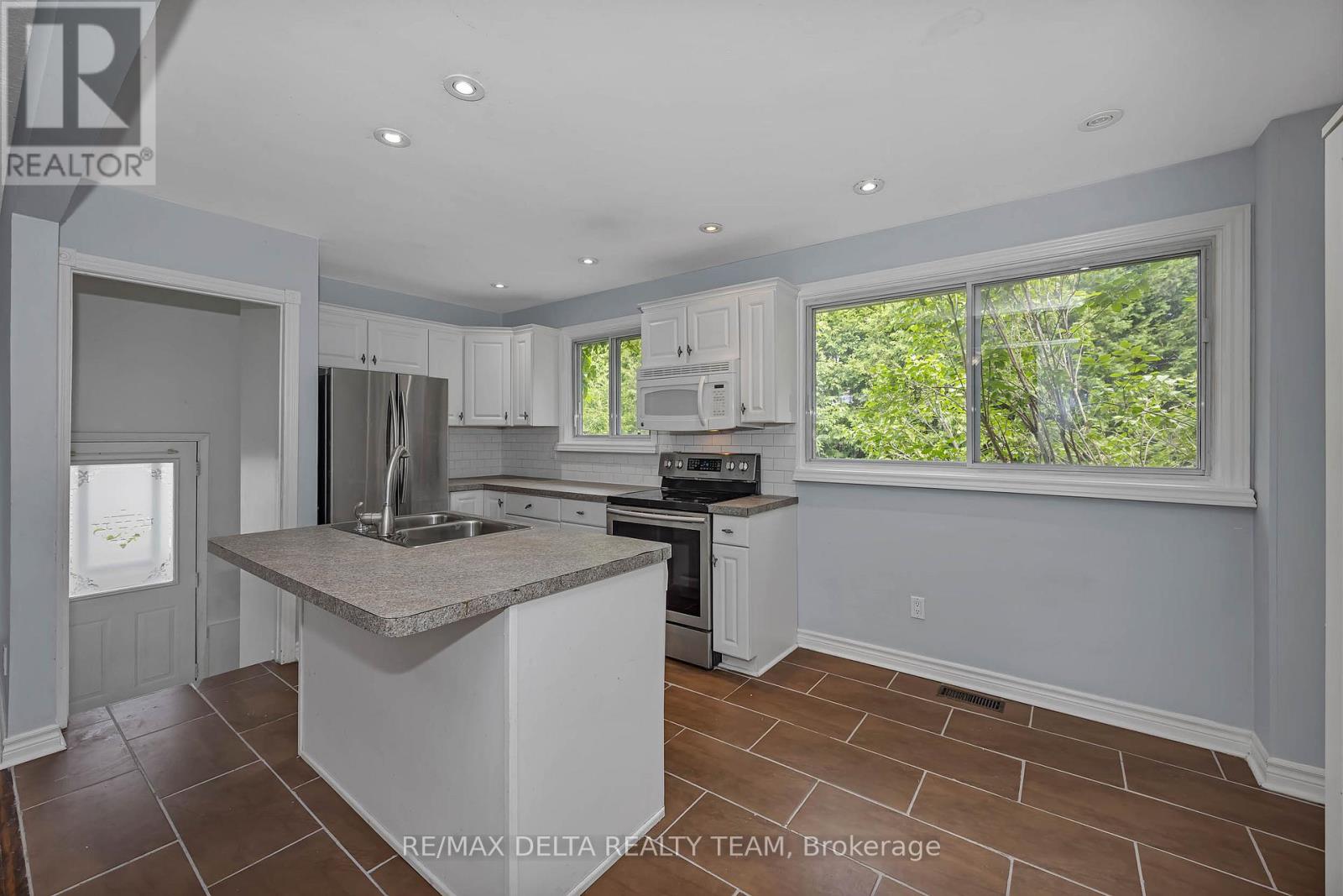 3 Bed, 2 Bath House for Sale in Ottawa – 841 BALSAM DRIVE, Ottawa – MLS# X13464896 - Image 14