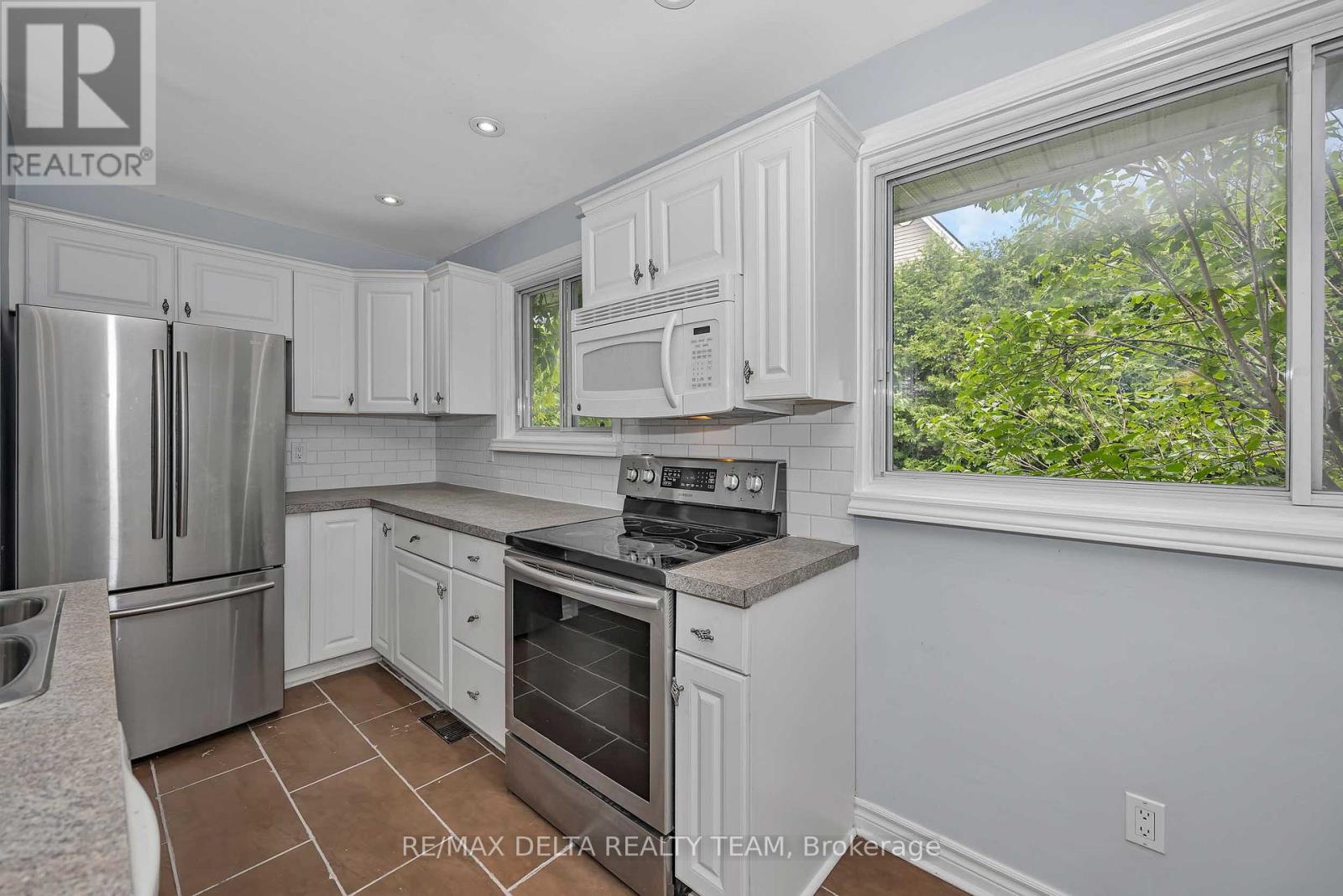3 Bed, 2 Bath House for Sale in Ottawa – 841 BALSAM DRIVE, Ottawa – MLS# X13464896 - Image 15
