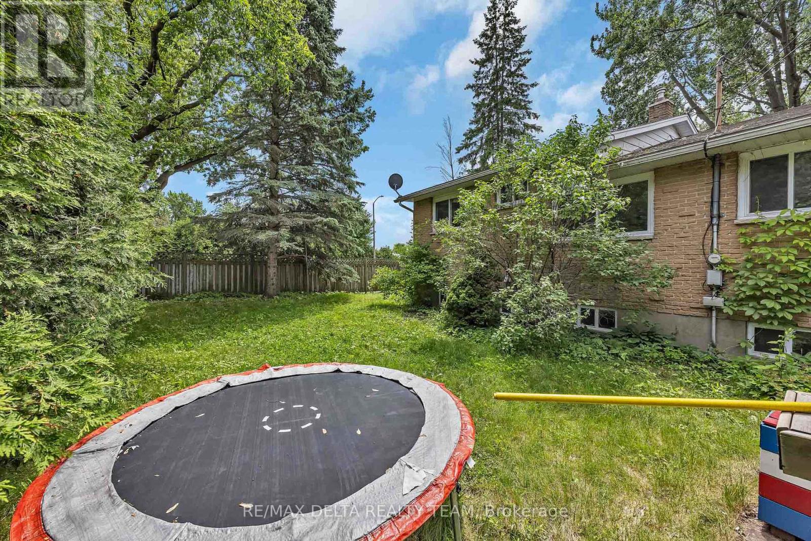 3 Bed, 2 Bath House for Sale in Ottawa – 841 BALSAM DRIVE, Ottawa – MLS# X13464896 - Image 36