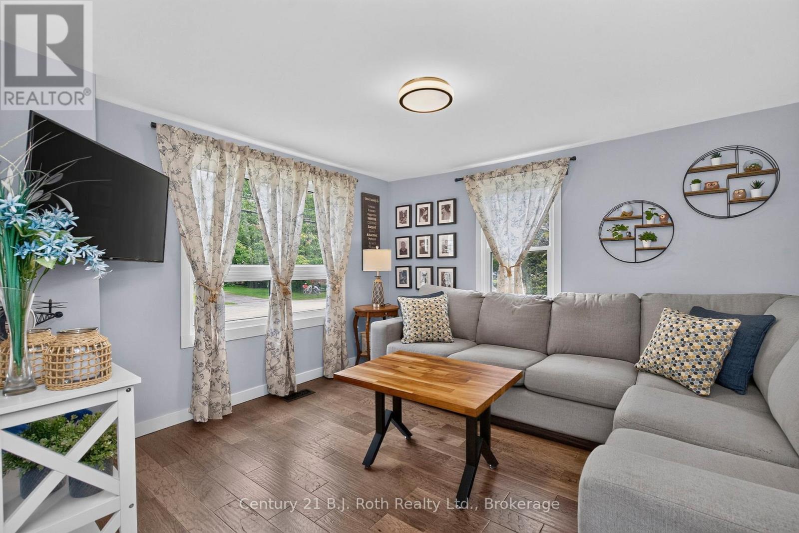 21 MAPLE STREET - Image 12